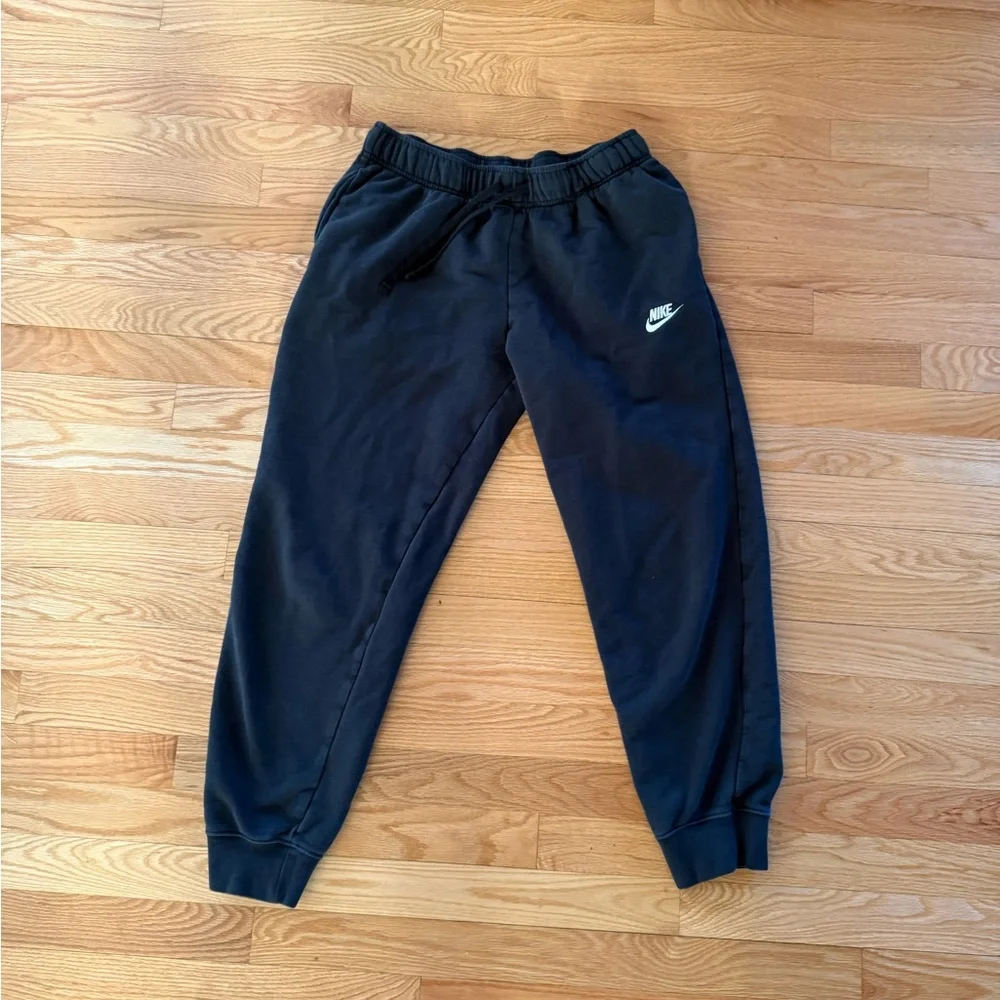 Nike Jogger Sweatpants - Picture 1 of 5